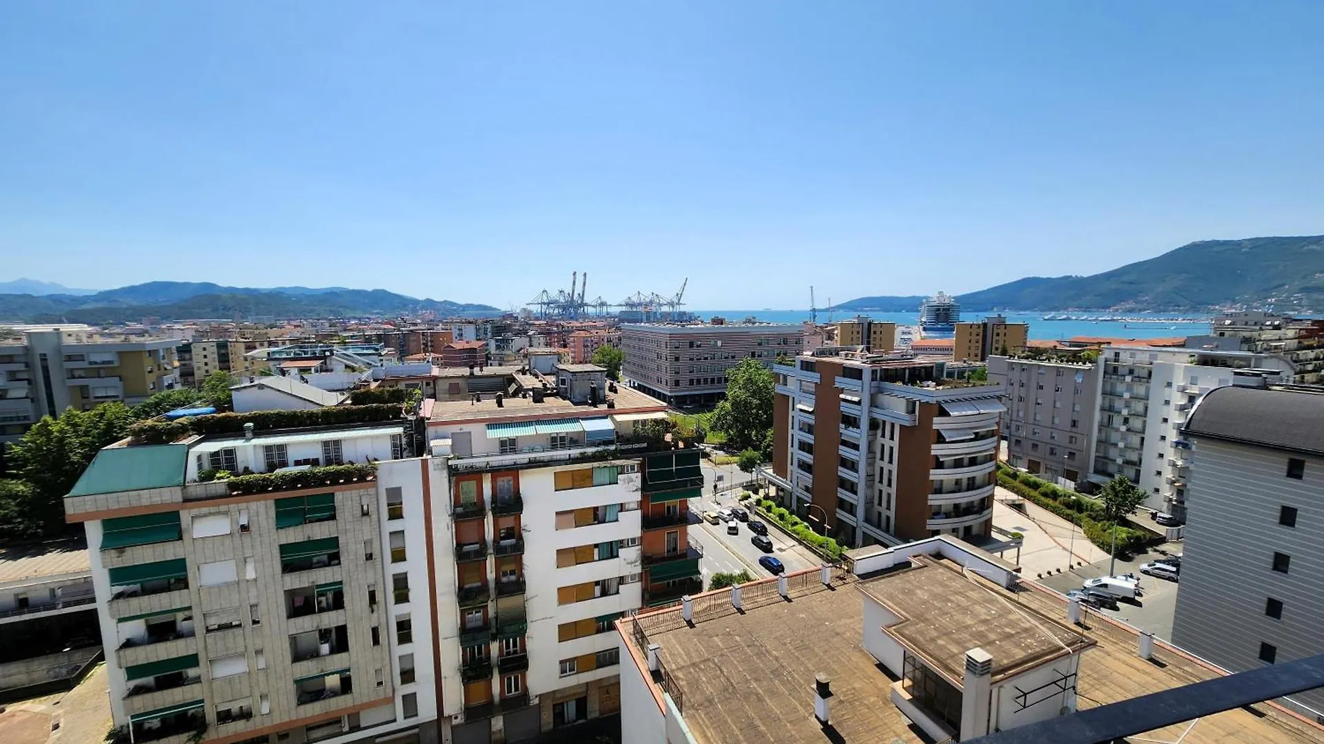 Apartment Appartamento Decimo Cielo Vista Mare La Spezia Italien