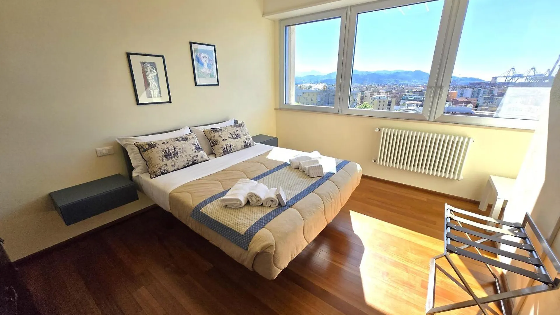 Apartment Appartamento Decimo Cielo Vista Mare La Spezia Italien